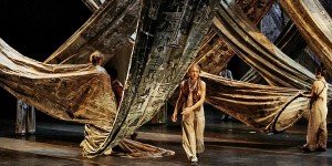 Beitragsbild des Blogbeitrags „Lamento Allegro“ im Odeon: Bewegungstheater als Gesamtkunstwerk