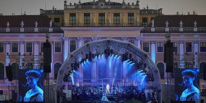 Beitragsbild des Blogbeitrags Fulminante „Elisabeth“: Kaiserliches Leben und Leiden vor Schloss Schönbrunn