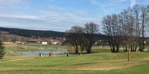 Beitragsbild des Blogbeitrags Die ersten Frühlingsrunden: GC Bad Waltersdorf – charmanter Steirer für erfreuliche Runden 