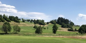 Beitragsbild des Blogbeitrags Golfpark Böhmerwald – schön schräg Golfen im Dreiländereck (Ober)Österreich-Bayern-Tschechien 