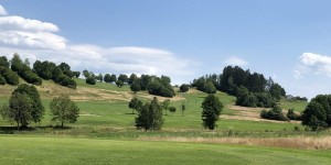Beitragsbild des Blogbeitrags Golfpark Böhmerwald – schön schräg Golfen im Dreiländereck (Ober)Österreich-Bayern-Tschechien