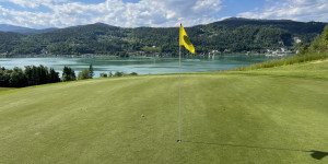 Beitragsbild des Blogbeitrags Kärntner Golf Club Dellach: pure Eleganz, viel Auf und Ab mit herrlichem Seeblick als Belohnung 