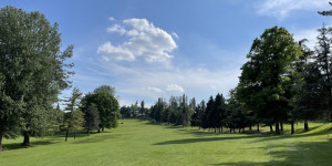 Beitragsbild des Blogbeitrags Piemont – Golf La Serra: ein 9-Loch-Kleinod mitten im Wald für Spieler:innen mit guter Kondition (oder Cart)