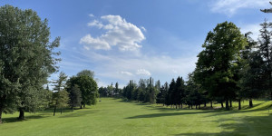 Beitragsbild des Blogbeitrags Piemont – Golf La Serra: ein 9-Loch-Kleinod mitten im Wald für Spieler:innen mit guter Kondition (oder Cart) 