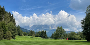 Beitragsbild des Blogbeitrags GC Kitzbühel-Schwarzsee-Reith: Golfen mit Kaiser-Blick (wenn keine Wolken davor sind)