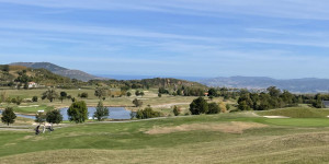 Beitragsbild des Blogbeitrags Golfen im Baskenland – Meaztegi Golf: Ballesteros kreative Bahnen am Bergwerkshang