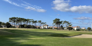 Beitragsbild des Blogbeitrags Golf de Biarritz – Le Phare: viel Tradition am Atlantik und ein Croissant als Halfwayverpflegung 