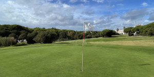 Beitragsbild des Blogbeitrags Region Huelva – Golf Nuevo Portil: enger Pinien-Platz mit wenigen Überraschungen