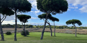 Beitragsbild des Blogbeitrags Region Huelva – Golf El Rompido SÜD: spielerisch ebenso herausfordernd wie vergnüglich, dazu Höhenunterschiede und satte 13.000 Schritte