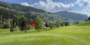 Beitragsbild des Blogbeitrags Urlaub in Kärnten – Golfarena Bad Kleinkirchheim: Golfen mit Nadelöhr mitten in den Nockbergen 