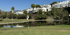 Beitragsbild des Blogbeitrags Marbella 5/7 – La Quinta Golf and Country Club: Pinien, Bougainvilleen, Bunker und entspanntes Parklandgolf