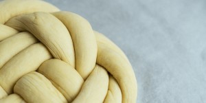 Beitragsbild des Blogbeitrags Flecht-Gebäck: Ein Zopf für den Ostertisch
