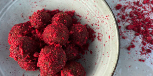 Beitragsbild des Blogbeitrags Stillkugeln: Bliss Balls für das Wochenbett
