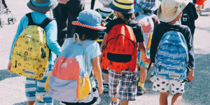 Beitragsbild des Blogbeitrags Nachgefragt: Wie finde ich die richtige Schule für mein Kind?