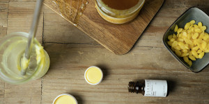Beitragsbild des Blogbeitrags Goldene Pflege: Balsam aus Honig