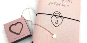 Beitragsbild des Blogbeitrags Gewinnspiel Bundle: Notizbuch „BlogBuch“ & Kette „Little Heart“