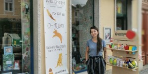 Beitragsbild des Blogbeitrags Interview mit Spielwarenbesitzerin Klara – Was schenke ich meinem Kleinkind zum Geburststag?