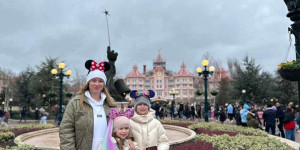 Beitragsbild des Blogbeitrags Praktische Tipps für euren Urlaub im Disneyland Paris 