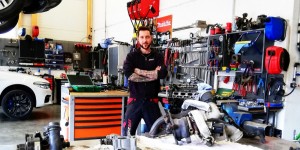 Beitragsbild des Blogbeitrags Fasziniert von Kfz-Technik – Ernst Zink gibt Vollgas