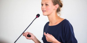Beitragsbild des Blogbeitrags Die Stimme entscheidet über Sympathie und (Miss-)Erfolg – 7 Regeln