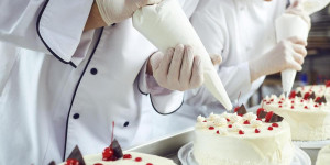 Beitragsbild des Blogbeitrags Was ist der Unterschied zwischen Kuchen und Torte?
