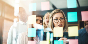 Beitragsbild des Blogbeitrags Wie kann Projektmanagement die Effizienz in Unternehmen steigern?