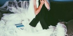 Beitragsbild des Blogbeitrags „Beziehungsprobleme, weil ein Kind da ist“ – Eine Ehekrise, die sich verhindern lässt. 
