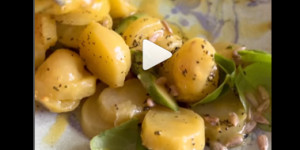 Beitragsbild des Blogbeitrags Grüner Spargel-Brennnessel Kartoffelsalat