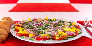 Beitragsbild des Blogbeitrags Cocktailparadeiser Mango Gurkensalat