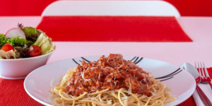 Beitragsbild des Blogbeitrags Spaghetti mit Thunfisch und Paradeiser Gemüse