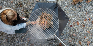 Beitragsbild des Blogbeitrags Die Kälte draußen so richtig genießen – mit der passenden Feuerschale.