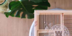 Beitragsbild des Blogbeitrags DIY: Öko-Tischplatte mit Furniture Linoleum 