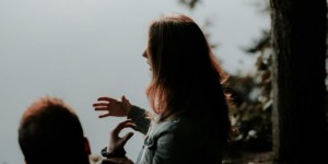 Beitragsbild des Blogbeitrags Warum Frauen viel reden und Männer nie zuhören