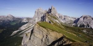 Beitragsbild des Blogbeitrags Hiking from Resciesa to Rifugio Brogles and Seceda in the Italian Dolomites 