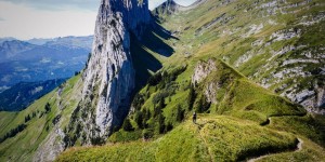 Beitragsbild des Blogbeitrags Best Day Hikes in Europe for Romantics and Foodies 