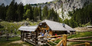 Beitragsbild des Blogbeitrags Planina Dolga Njiva and Košutnikov Turn Day Hike, Karawanks, Slovenia