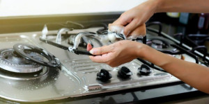 Beitragsbild des Blogbeitrags Wie kann ich Gasgrills mühelos reinigen, damit sie wie neu aussehen?