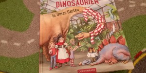 Beitragsbild des Blogbeitrags Unser Buchtipp der Woche … wer weiß was der T-Rex am liebsten isst?