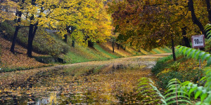 Beitragsbild des Blogbeitrags Klagenfurt: Goldener Herbst am Lendkanal