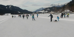 Beitragsbild des Blogbeitrags Eislaufen in Kärnten: Aktuelle Freigaben und Sperren