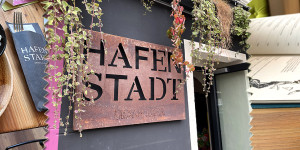 Beitragsbild des Blogbeitrags Auf ein gemütliches Frühstück in der Hafenstadt