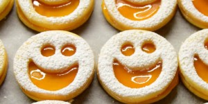 Beitragsbild des Blogbeitrags Low Carb Spitzbuben mit Cashew Schoko Creme