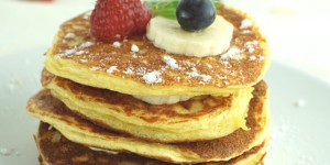 Beitragsbild des Blogbeitrags Fluffige Low Carb Pfannkuchen – Kohlenhydratarm, glutenfrei und eiweißreich