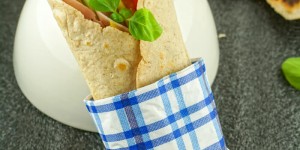 Beitragsbild des Blogbeitrags Low Carb Wraps Rezept – Kohlenhydratarme Tortillas, die so gut wie das Original schmecken