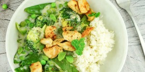 Beitragsbild des Blogbeitrags Grüne Low Carb Hähnchenpfanne – Schnelles, kohlenhydratarmes Gericht