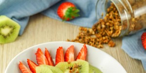 Beitragsbild des Blogbeitrags Low Carb Knuspermüsli – Gesundes Müsli ohne Zucker selber machen