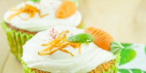 Beitragsbild des Blogbeitrags Gesunde Low Carb Karotten Muffins – Glutenfrei, zuckerfrei und mega lecker 