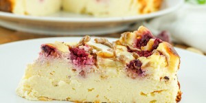 Beitragsbild des Blogbeitrags Low Carb Käsekuchen ohne Boden – Leckerer Himbeer Cashew Cheesecake zum Abnehmen 