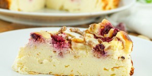 Beitragsbild des Blogbeitrags Low Carb Käsekuchen ohne Boden – Leckerer Himbeer Cashew Cheesecake zum Abnehmen