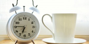 Beitragsbild des Blogbeitrags Intervallfasten Tipps – Schnell abnehmen mit diesen 6 Fettabbau Hacks